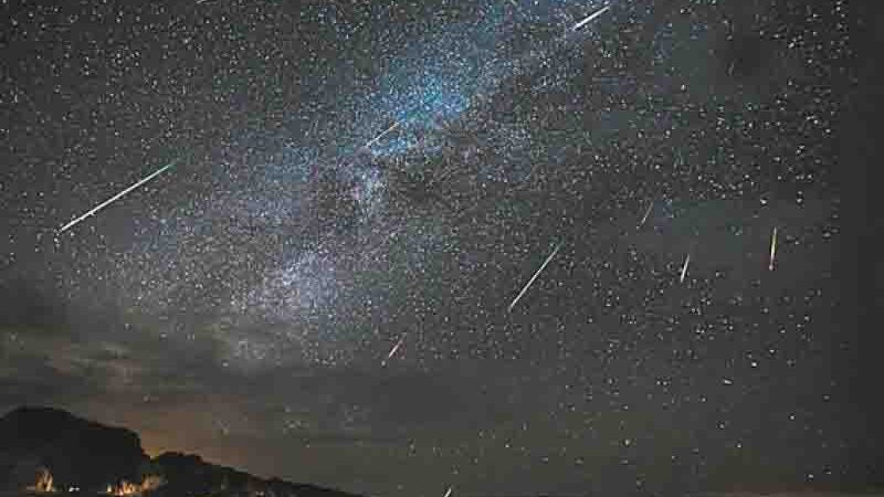 Perseids Meteor Shower Περσείδες πεφταστέρια η κορύφωση θα είναι τα ξημερώματα 11 με 13 Αυγούστου.