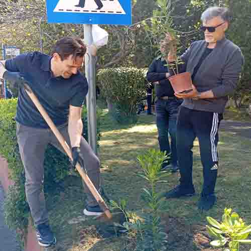 The Youth Association Δημοτικό Συμβούλιο Νέων Θερμαϊκού δεντροφύτευση 13 Απριλίου 7 Θεόδωρος Τζέκος Γιώργος Χαρμάνας