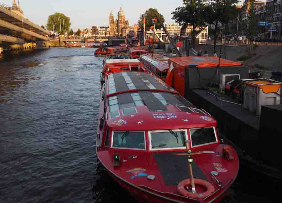 Amsterdam boats Βόλτες με Βάρκα στο Άμστερνταμ: Όλα όσα πρέπει να ξέρεις 2025 4 Take a Boat Tour in Amsterdam