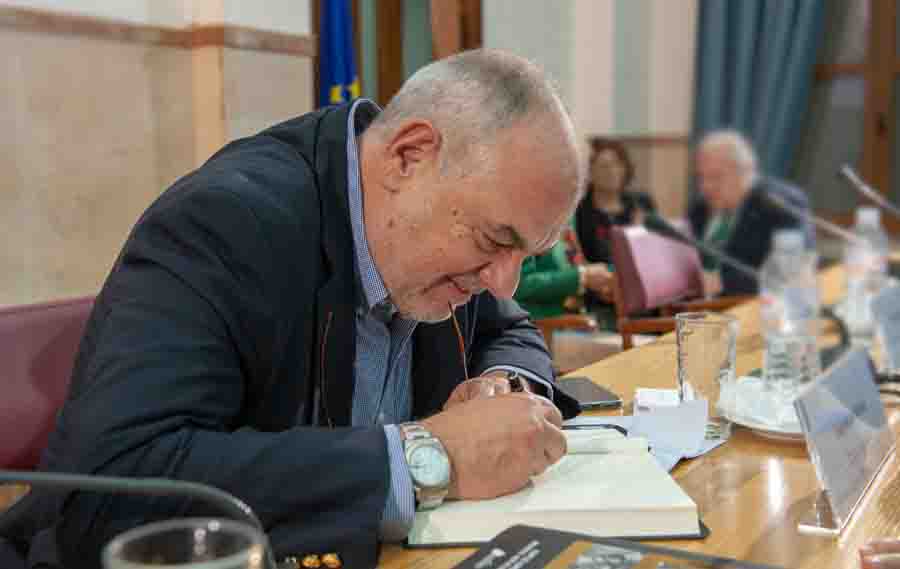 Giorgos Charvalias ΓΙΑΒΟΛ! Αίμα Λήθη και Υποτέλεια 6η έκδοση 2 Giorgos Charvalias