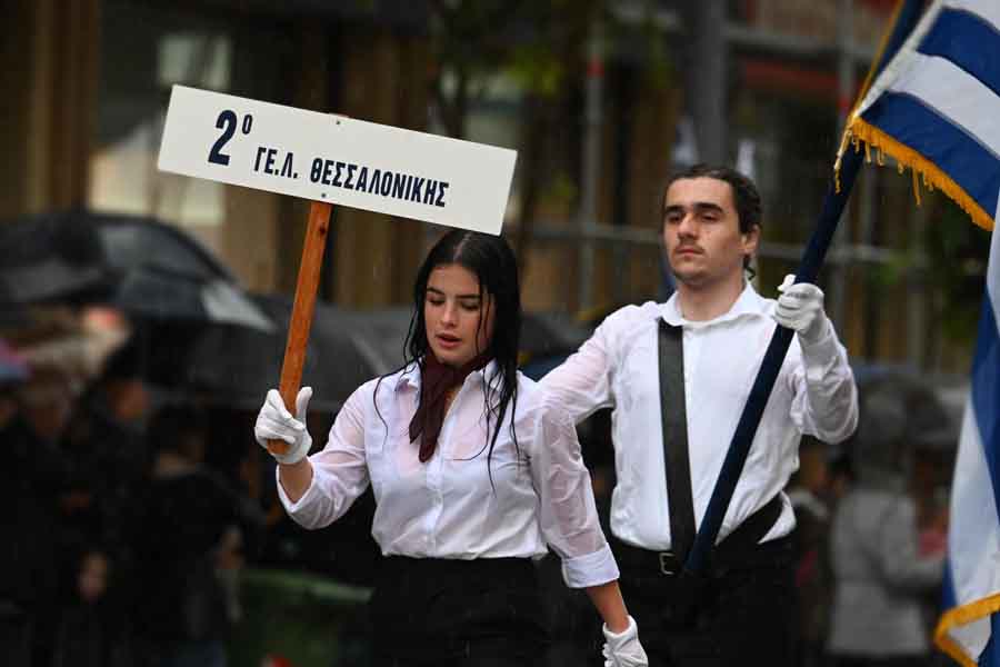Students of Thessaloniki Έπαινος στους Μαθητές της Θεσσαλονίκης για την Παρέλαση της 28ης Οκτωβρίου 4 Μαθητική Παρέλαση της 28ης Οκτωβρίου
