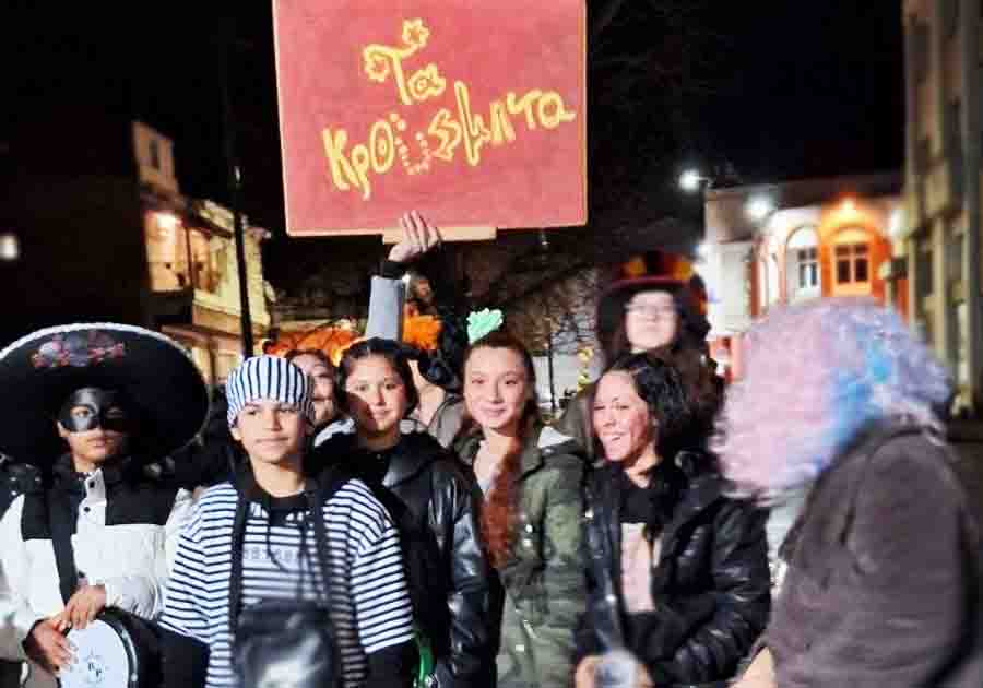 Knocking Γιορτινά ΚΡΟΥΣΜΑΤΑ ρυθμού και μελωδίας στην Περαία Κυριακή 21 Δεκεμβρίου 3 Knocking