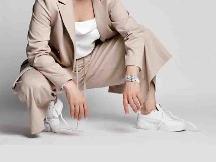 Λιγότερα ρούχα, περισσότερες επιλογές: Το sneaker που “δένει” όλα σου τα σύνολα
