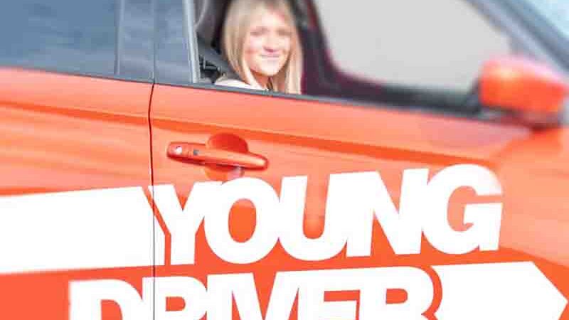 Young Driver Νέος Οδηγός το ελάχιστο όριο ηλικίας για την απόκτησή του διπλώματος είναι το 18ο έτος
