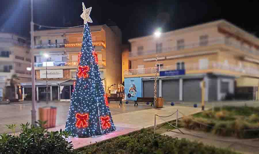 Christmas Mood Χριστούγεννα στην Περαία: Μια γιορτινή αγκαλιά για την τοπική αγορά 2025 3 Πλατεία Περαίας