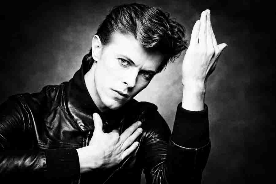 DAVID BOWIE, 10 ΧΡΟΝΙΑ ΜΕΤΑ: ΜΙΑ ΘΡΥΛΙΚΗ ΜΟΡΦΗ, ΠΟΛΛΑ ΠΡΟΣΩΠΑ 2 David Bowie