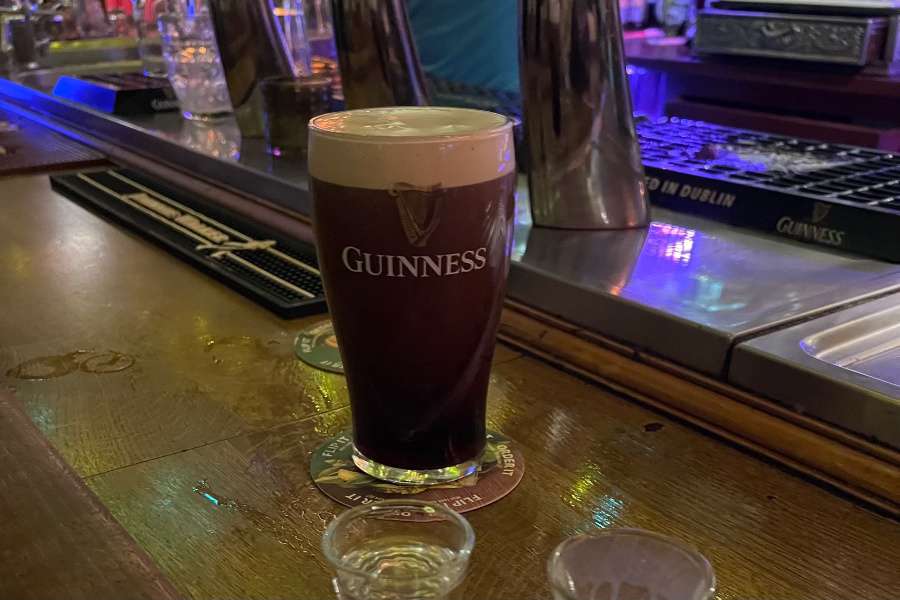 Saint Patrick's Day Η Ημέρα του Αγίου Πατρικίου : Ιστορία, Παραδόσεις και Γιατί ο Κόσμος Γιορτάζει τον Ιρλανδικό Πολιτισμό 17.3. 4 Guinness Beer