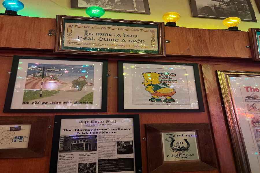 Saint Patrick's Day Η Ημέρα του Αγίου Πατρικίου : Ιστορία, Παραδόσεις και Γιατί ο Κόσμος Γιορτάζει τον Ιρλανδικό Πολιτισμό 17.3. 3 Irish Pub Decoration
