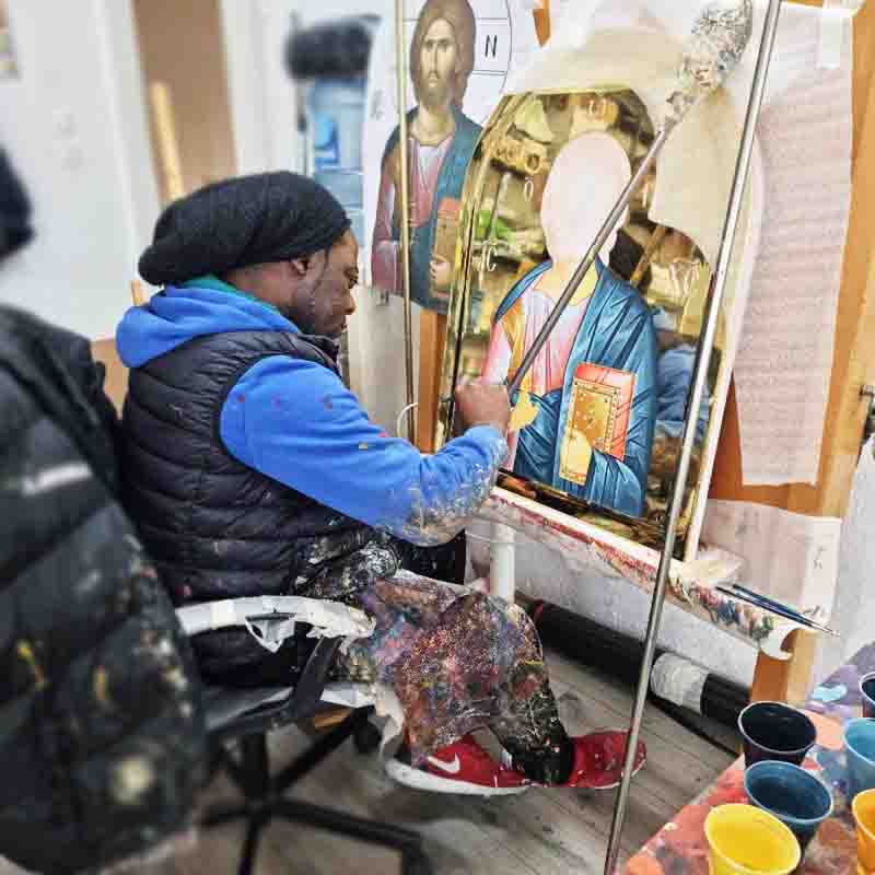 The iconographer Μπένγκα Χρυσόστομος: Ο αγιογράφος που φέρνει το φως της Ορθοδοξίας από το Κονγκό στη Θεσσαλονίκη 2026 5 Χρυσόστομος Μπέγκας Αγιογράφος