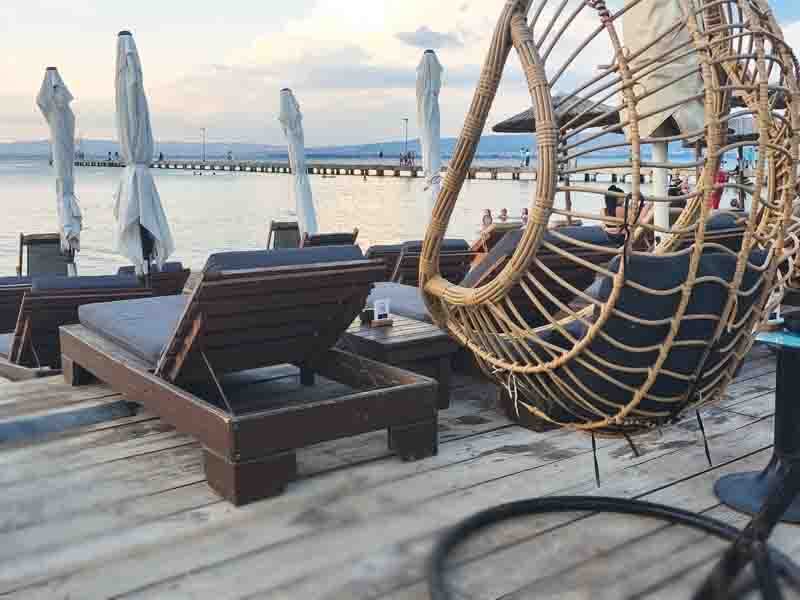 Skipper Café Bar Απογεύματα στο Skipper – Εκεί που η μέρα γίνεται στιγμή χαλάρωσης 2026 5 Skipper Beach Bar