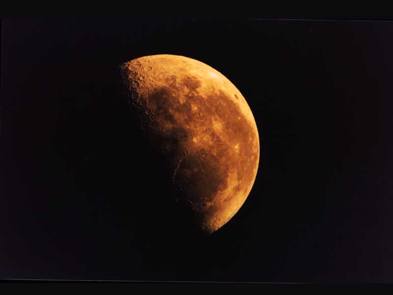 Partial lunar eclipse Η μερική έκλειψη Σελήνης της 28ης Αυγούστου: Ένα νυχτερινό θέαμα στον ελληνικό ουρανό 🌒