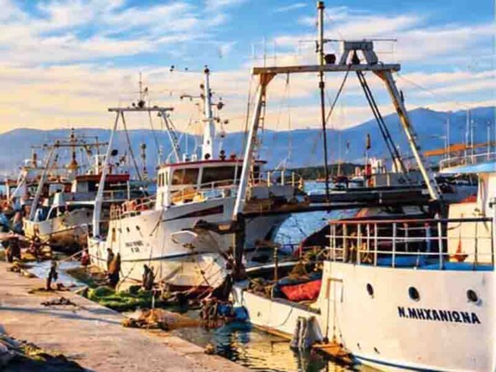 Blessing and First Departure Νέα Μηχανιώνα: Με τον καθιερωμένο Αγιασμό ξεκινά η νέα αλιευτική περίοδος 2026-2027