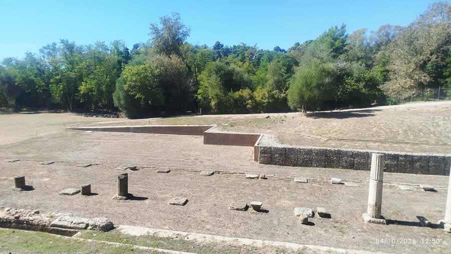 Ancient Olympia Αρχαία Ολυμπία: Εκεί όπου γεννήθηκε το Ολυμπιακό ιδεώδες 3 Αρχαιολογικά κατάλοιπα και θεμέλια αρχαίων κτισμάτων στον αρχαιολογικό χώρο της Αρχαίας Ολυμπίας.